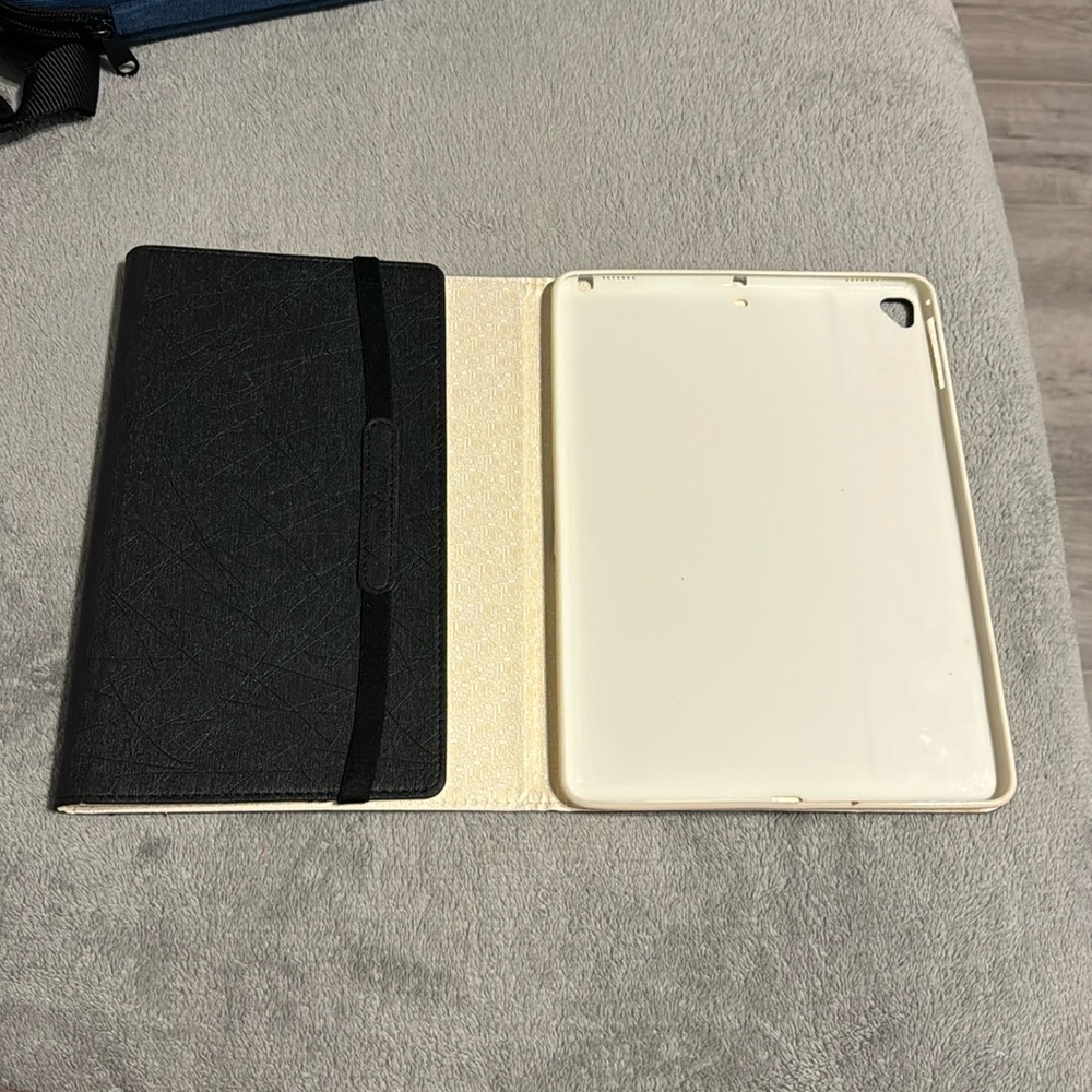 iPad case - Picture 2 of 4